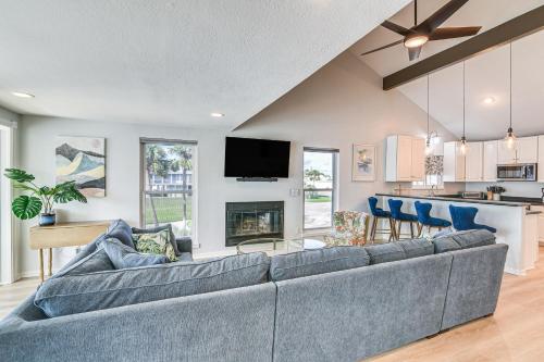Luxury Galveston Home Walk to Pirates Beach! - image 6