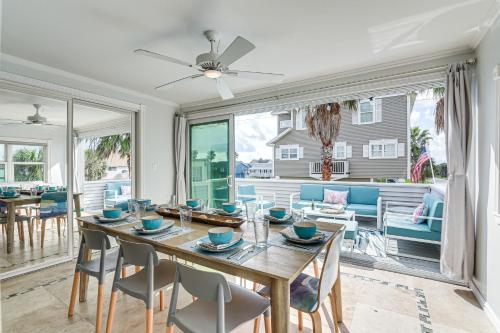Luxury Galveston Home Walk to Pirates Beach! - image 12