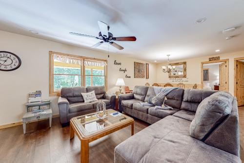 Honey Hive Hideaway in Gatlinburg, USA