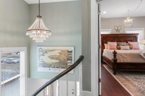 White House on Wisconsin-Entire Property - Renovated Colonial Revival - Horticultural Hall -Sleeps 20 in Lake Geneva, USA
