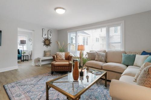 White House on Wisconsin-Carriage House - Renovated Colonial Revival -Steps to Main St - Parking for 2 in Lake Geneva, USA