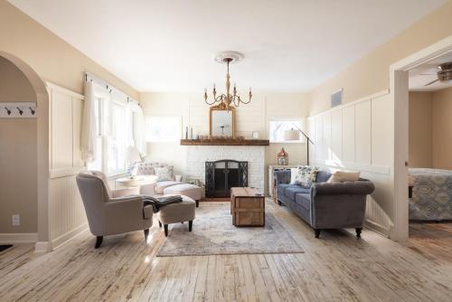 The Bay Getaway - Family Retreat in the Heart of Williams Bay - High End Finishes in Lake Geneva, USA
