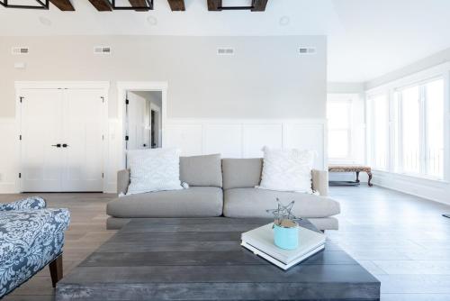 Brand New Williams Bay Stunner - High End Finishes - Dogs Ok in Lake Geneva, USA