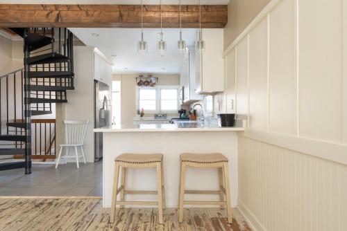 The Bay Getaway - Family Retreat in the Heart of Williams Bay - High End Finishes in Lake Geneva, USA
