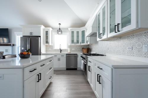 Brand New Williams Bay Stunner - High End Finishes - Dogs Ok in Lake Geneva, USA