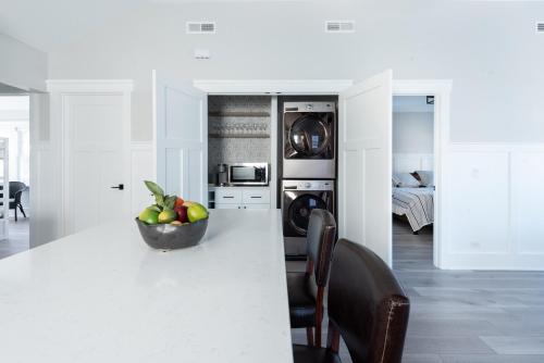 Brand New Williams Bay Stunner - High End Finishes - Dogs Ok in Lake Geneva, USA