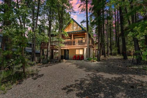 Luxury Cabin Oasis Getaway Heart of Munds Park, Munds Park