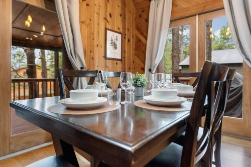 Luxury Cabin Oasis Getaway Heart of Munds Park in Munds Park, USA