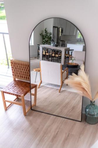 West End Escape -Screened-In Porch - Private Balconies - Lake View - Walking Distance to Public Beach in Lake Geneva, USA