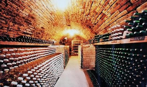 Weinhauerhof Pasching-Klinglhuber in 朗根洛伊斯