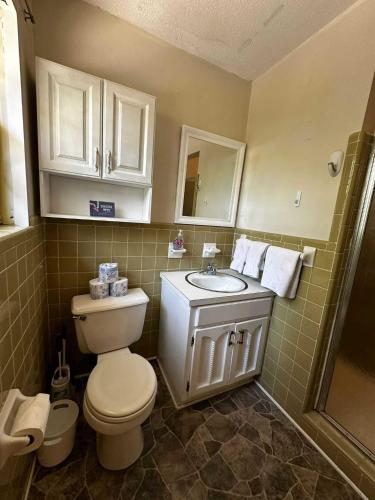 The Monterey Maison-20min N of Downtown 6BR - image 2