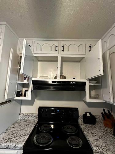 The Monterey Maison-20min N of Downtown 6BR - main image