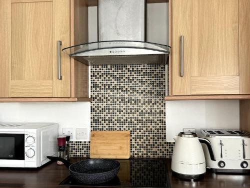 Home-Feel House Maidstone in Bridge