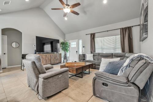 Canyon Lake Home with Private Pool, Hot Tub & Sauna! home in Canyon Lake, USA