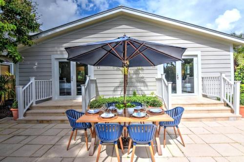 Gorgeous Las Olas - Heated Pool, Close to Beach - Tap to explore photos