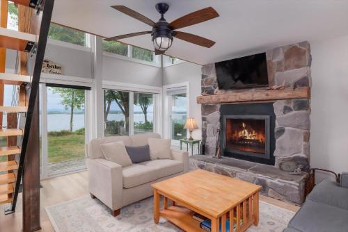 Shelburne Bay Retreat Modern 3BR Lakefront Views in South Burlington, USA