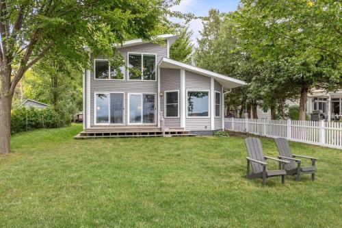 Shelburne Bay Retreat Modern 3BR Lakefront Views in South Burlington, USA