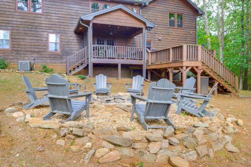 McDonough Escape with Private Hot Tub and Game Room! in McDonough, USA