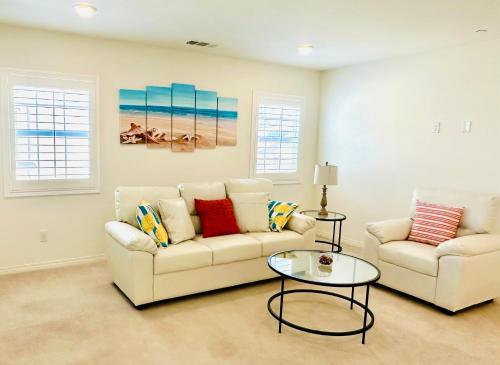 Beautiful rooms near golf course & park - private bathroom in Eastvale, USA