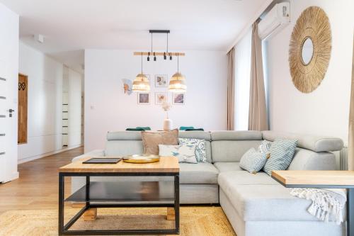 Marina Deluxe - największy apartament na Marinie plus garaż, klima, widok na jezioro, winda, 2 balkony