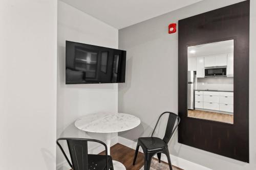 Plaza Studio Extended Stay Historic & Cozy for 2 in Kansas City, USA