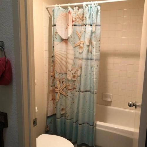 Irvine Master Bedroom with private bathroom by UCI, SNA, beach! in Irvine, USA