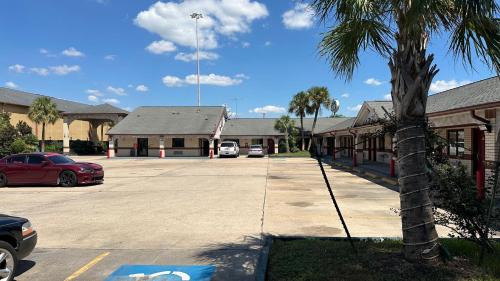 Exterior view, Palace Inn I-45 & Bellfort in Pasadena
