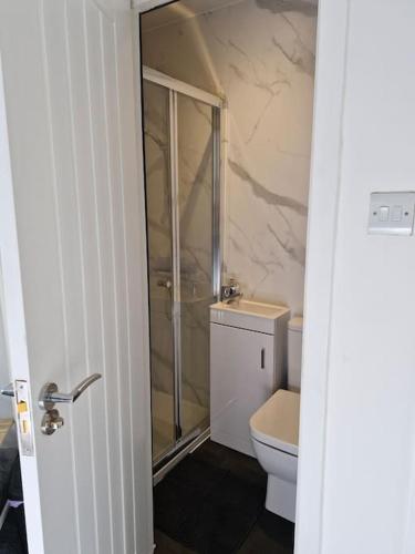 淋浴間, 2 bed highland home base for Isle of Skye and Lochalsh in 洛哈爾什凱爾市中心