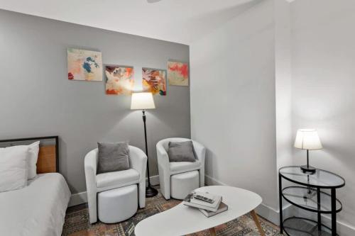 Main Street Studio Vibrant Living Extended Stay in Kansas City, USA