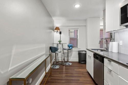 Main Street Studio Vibrant Living Extended Stay in Kansas City, USA