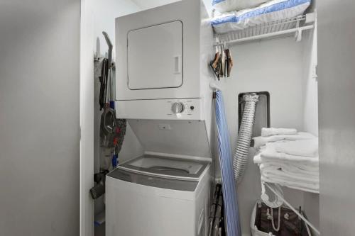 Main Street Studio Vibrant Living Extended Stay in Kansas City, USA