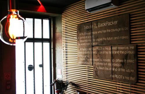 PILOT Design Hostel & Bar – Porto, KY