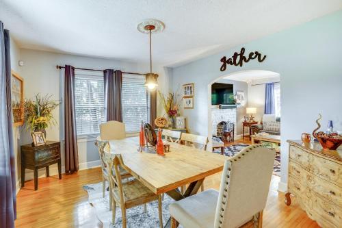 Charming Bardstown Home with Deck about 1 Mi to Downtown in Bardstown, USA