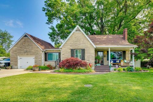 Charming Bardstown Home with Deck about 1 Mi to Downtown in Bardstown, USA
