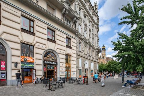 Ultra Central Luxury - image 13