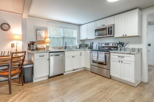 Creek Access and Private Yard Quiet Hiawassee Cabin in Hiawassee, USA