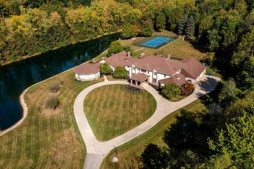 12,700 sf 8 Room Mansion on 18 acres in Medina, USA
