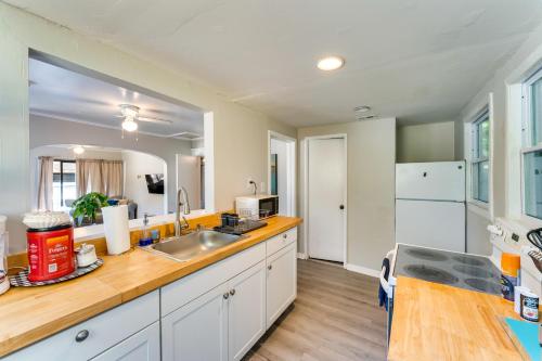 Quiet Apt Walk to Daytona Beach and Water Park! in Daytona Beach, USA
