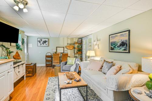 Pet-Friendly Home with Hot Tub Near the Hamptons! in Aquebogue, USA