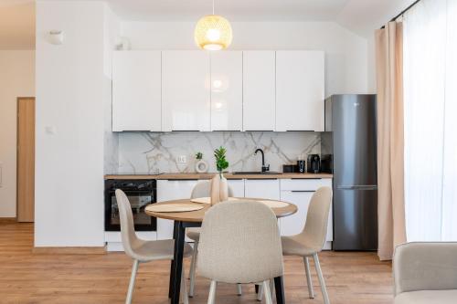 кухня, LUBAVA apartment z garażem podziemnym i klimatyzacją, Netflix, TV55', winda (LUBAVA apartment z garazem podziemnym i klimatyzacja, Netflix, TV55', winda) in Lubawa