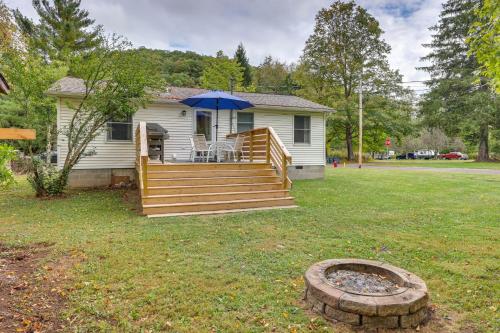 Greenbrier River Retreat w/ Deck - Steps to Trail! in Marlinton