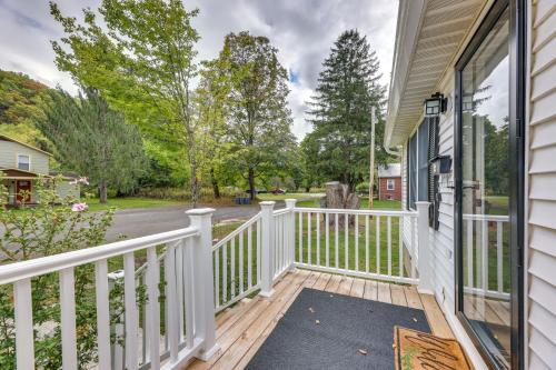 Greenbrier River Retreat w/ Deck - Steps to Trail! in Marlinton