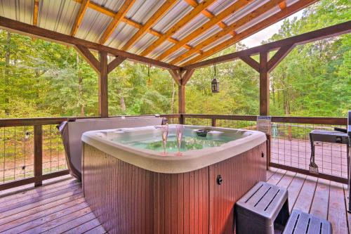 Pet-Friendly Home with Deck in Broken Bow! in De Queen
