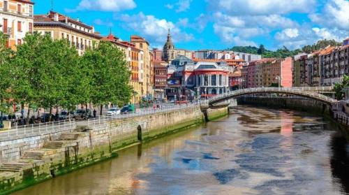 Habitacion en bilbao con Vistas, Bilbao