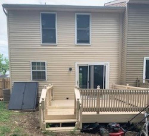 Newly Renovated Cozy 3 Bedroom 2 Bath Townhome Close to Commanders Stadium and 4 Metro Stations in Capitol Heights, USA