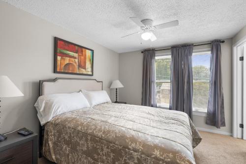 Newly Renovated Cozy 3 Bedroom 2 Bath Townhome Close to Commanders Stadium and 4 Metro Stations in Capitol Heights, USA