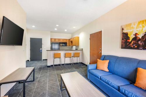 King Suite with Sofa Bed and Balcony - Non-Smoking