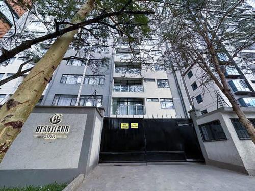 Luxury 2BR Ensuite apartment with Private Balcony and Views