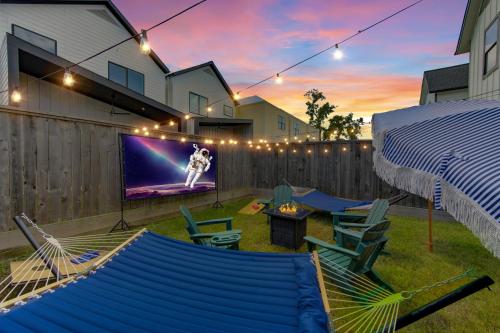 4BD Home - Movie Nights - 6 Mins Houston Heights in Houston, USA
