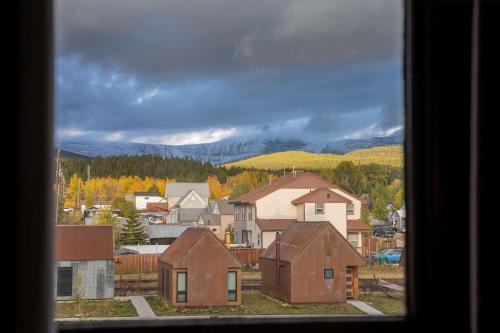 Beautiful Mountain Views in Iconic Building Beautiful Mountain Views in Iconic Building